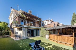 Chalet  Calle rio guadiana. Se vende espectacular vivienda de 259 m² construidos, situada en