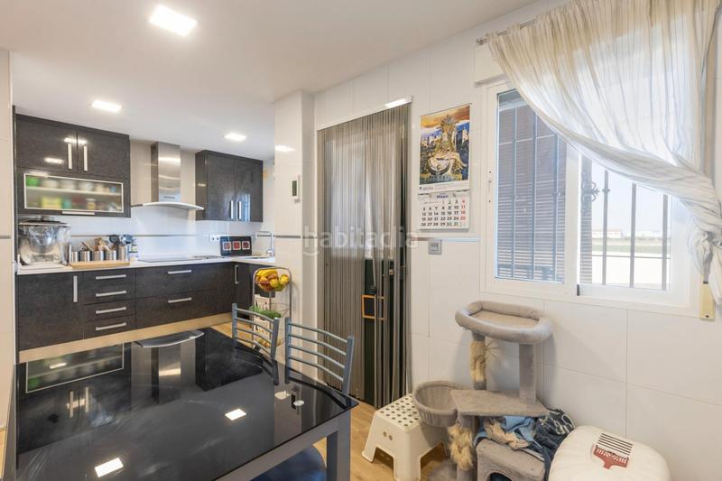 Foto c2863d6a-fc8a-499a-8e8d-fdbaf12f0ee1. Casa adossada amb xemeneia calefacció aparcament a Vegas del Genil