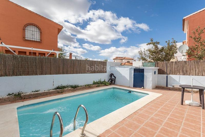 Foto 3ef303d4-a7e4-4bb3-8cbe-a4a8ddd24eb4. Maison jumelée avec cheminée piscine dans Jun