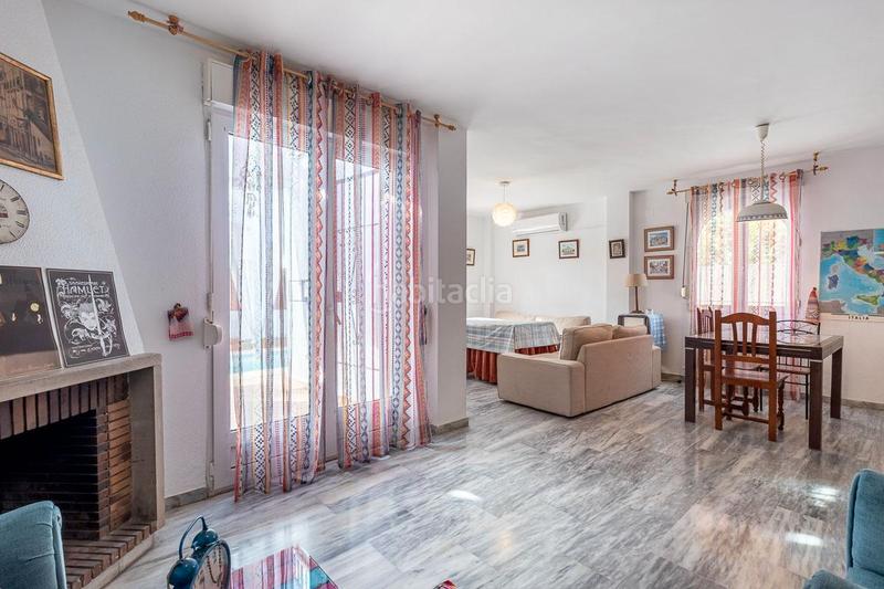 Foto 4bf948b3-bad1-4180-a817-625e4c449c46. Maison jumelée avec cheminée piscine dans Jun