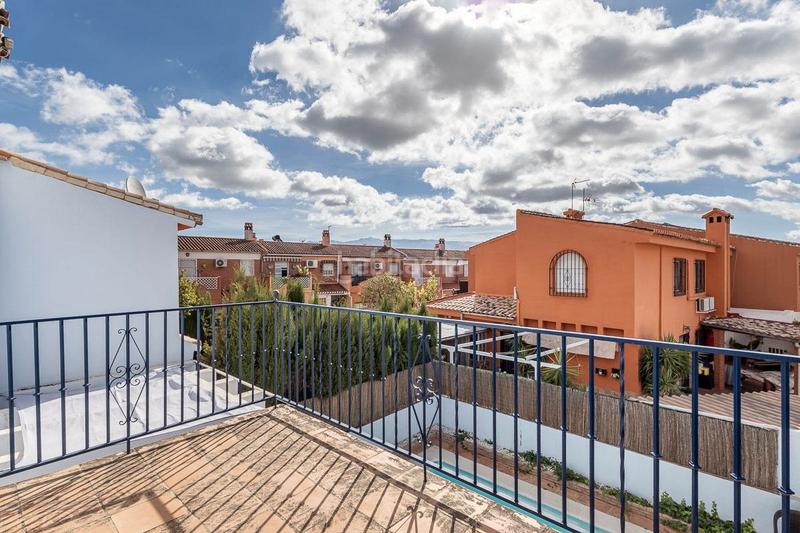 Foto 6178f42c-67f2-45a7-ac70-ced1a522b4ba. Maison jumelée avec cheminée piscine dans Jun