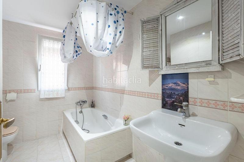 Foto f85f72bb-67f8-4b9e-91c0-2abdb3d267e6. Maison jumelée avec cheminée piscine dans Jun