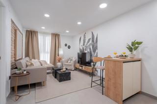 Piso  Avenida pablo picasso. Este encantador piso, situado junto al palacio de congresos, es