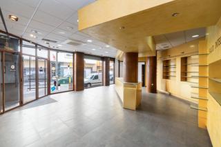 Local commercial  Calle gaviota. Magnifico local en esquina en el barrio de los pajaritos, junto