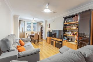 Pis  Avenida de barcelona. Se vende fantástico piso con cochera en avenida de barcelona (gr