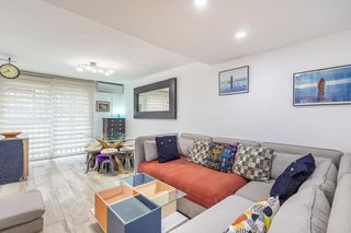 Pis  Plaza del duque de san pedro de galatino. Ponemos a la venta este precioso piso de dos dormitorios, ubicad