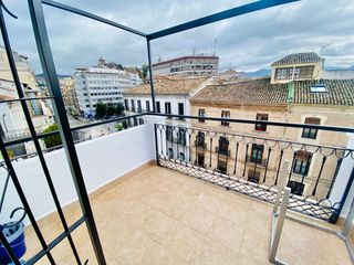 Rent Duplex  Reyes católicos. Disponible fantastico ático -duplex de una habitación en calle r