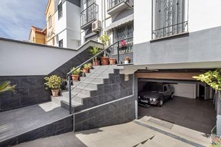 Maison jumelée  Calle clara campoamor. Descubre esta preciosa casa adosada haciendo esquina en atarfe,