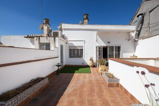 Studio  Calle pavaneras. Descubre este encantador ático estudio en el corazón de granada,