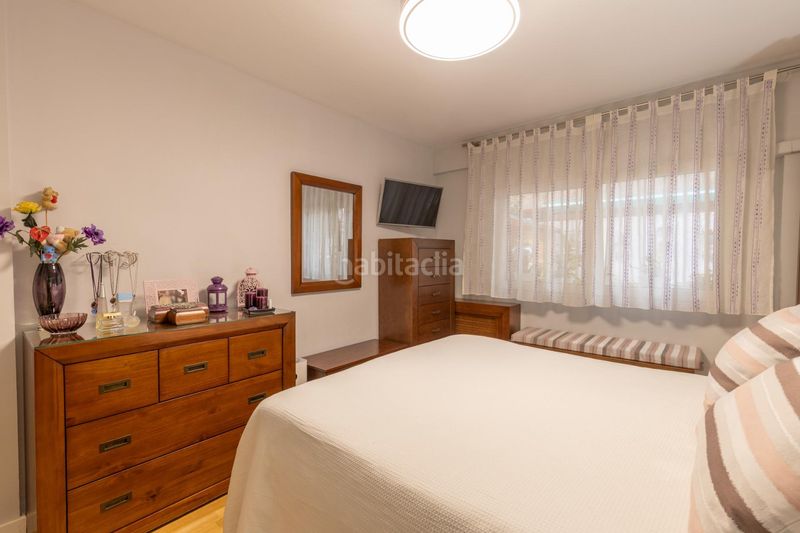 Foto ac7a6c24-af21-4ce8-8e35-a1235cea5205. Pis amb calefacció a Barrio de Zaidín Granada