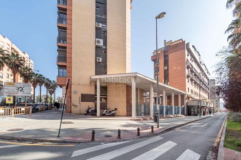 Foto 0d99bf59-052c-44c9-b39b-65b8f46cc5b5. Pis amb calefacció aparcament piscina a Cerrillo de Maracena - Periodistas Granada