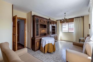 Pis  Calle profesor manuel garzón pareja. Presentamos este magnífico piso ubicado en la codiciada zona de
