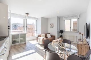 Rent Flat  Plaza de la trinidad. Disponibilidad 1 de agosto espectacular vivienda reformada en pl