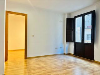 Lloguer Pis  Calle puentezuelas. Disponibilidad inmediata piso sin muebles de dos habitaciones y
