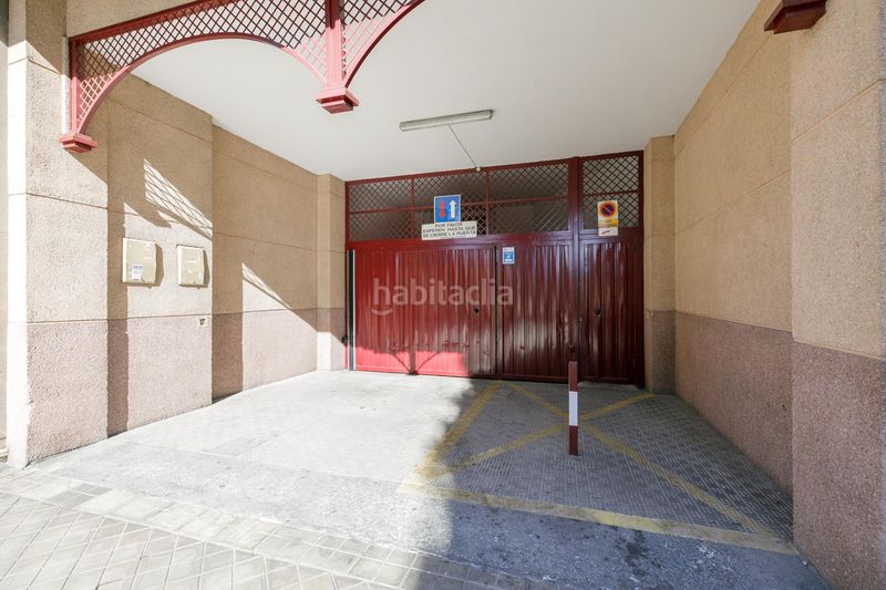 Foto f5a31aef-ddfd-4e39-bedf-d84e8f3f2087. Pis amb aparcament a Plaza de Toros Granada