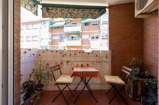 Piso  Pintor ismael de la serna. ¡bienvenido a tu próximo hogar! este luminoso piso de tres dormi