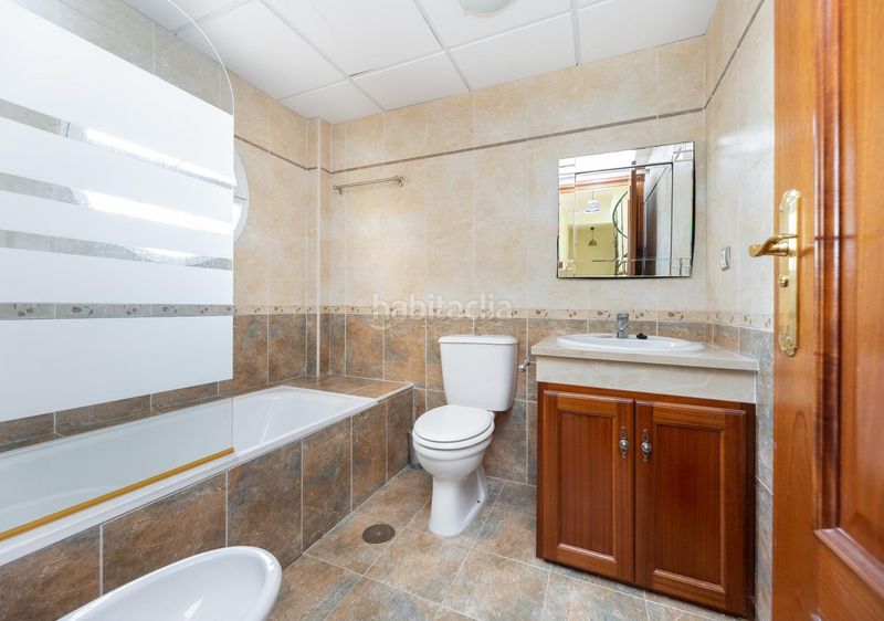 Foto d96ffdb5-e45c-4c17-9833-0254b171ca20. Xalet amb xemeneia calefacció aparcament piscina a Dílar