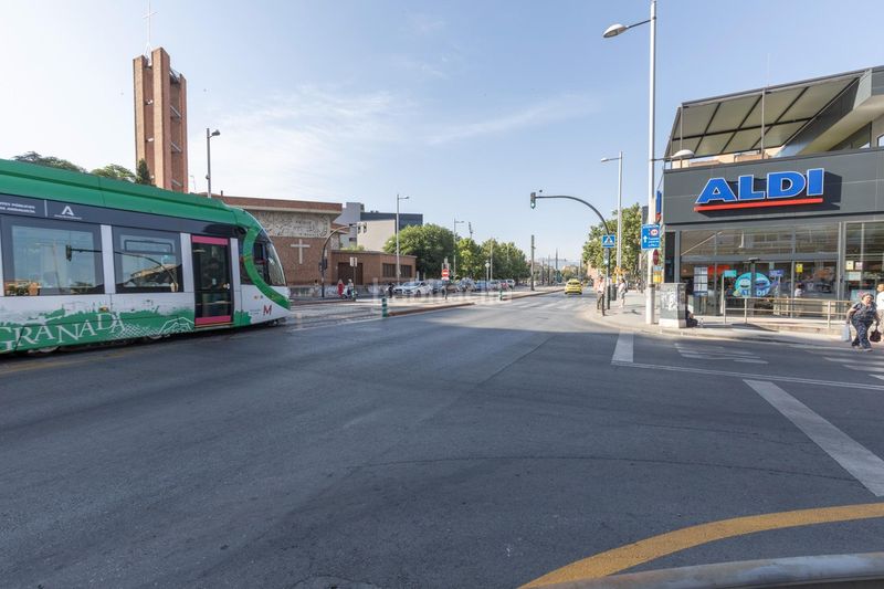 Foto c725d015-cc5f-4da1-8436-6a0fd06c6941. Pis a Barrio de Zaidín Granada