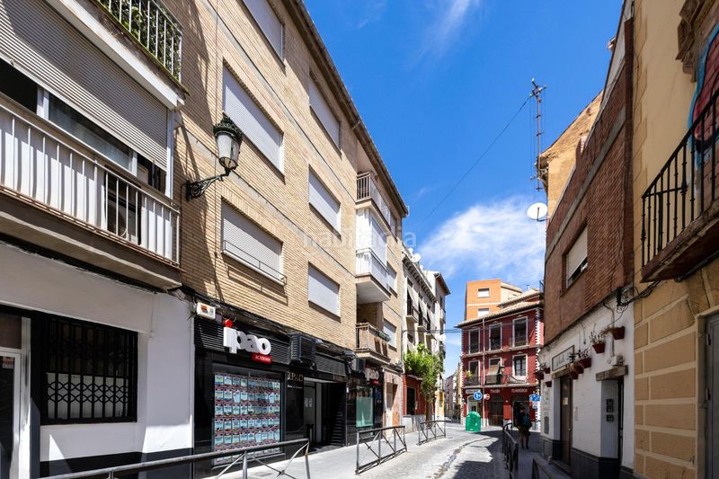 Foto d8ff0746-f55e-4a57-a518-59849644c06f. Pis amb calefacció a Centro - Sagrario Granada