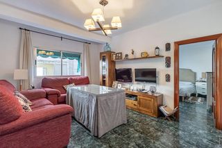 Pis  Calle santa clara. Descubre este amplio y luminoso piso de cuatro dormitorios ubica