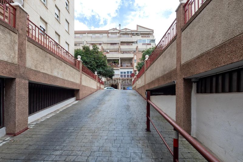 Foto 489e6967-c489-4b04-ad13-7afd31613f16. Aparcament cotxe a Angustias - Chana - Encina Granada