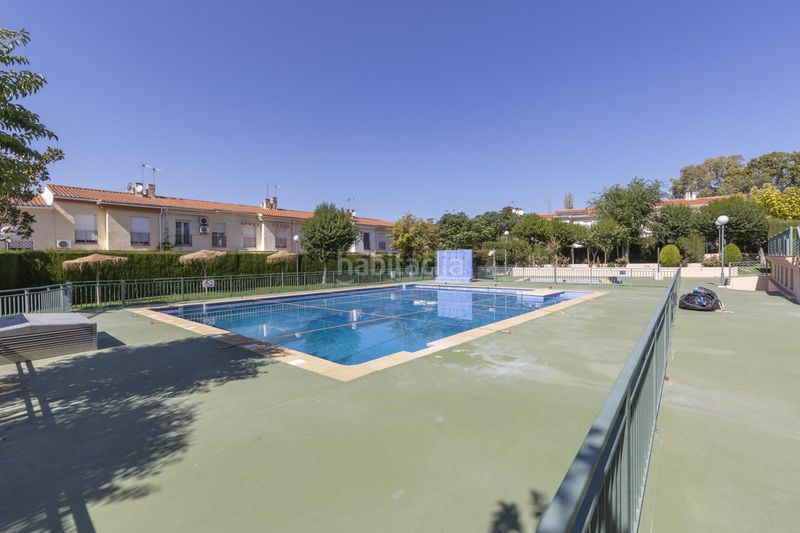Foto 27f2a0d1-1d01-40c0-ae38-cadc3fc014c6. Pis amb piscina a Gójar