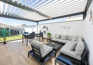 Penthouse  Calle estación de tranvías. Ático con terraza privada de uso exclusivo de 60 m² y vistas a s