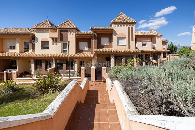 Foto a694b3f8-1f7d-4c44-938f-6862991beb4a. Casa adossada amb calefacció aparcament piscina a Gabias (Las)