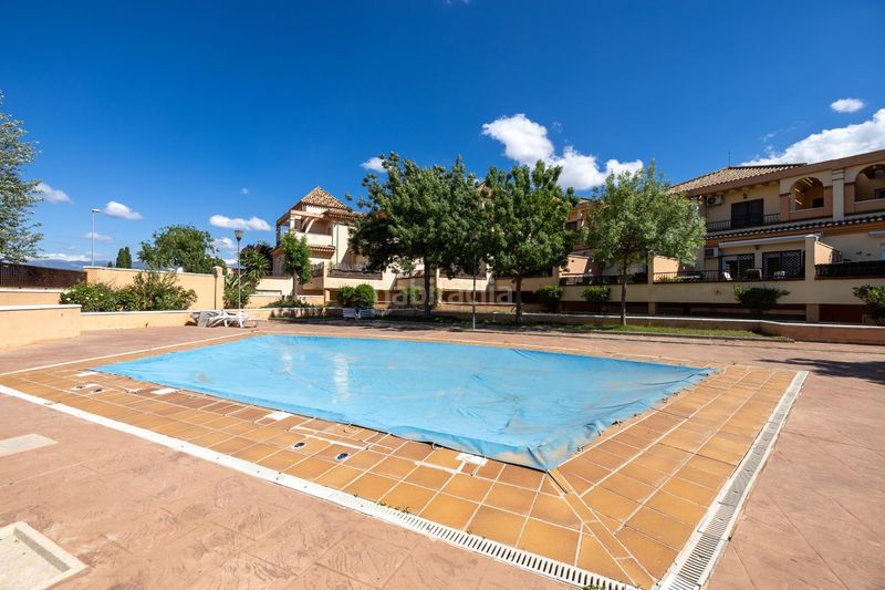 Foto c8f30e96-d5c8-4720-8647-eba30f962cd2. Casa adossada amb calefacció aparcament piscina a Gabias (Las)