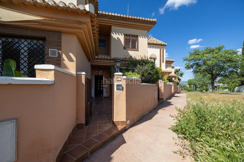 Foto e3ba79dd-279b-40bb-b45a-7c1a720bf4d2. Casa adossada amb calefacció aparcament piscina a Gabias (Las)