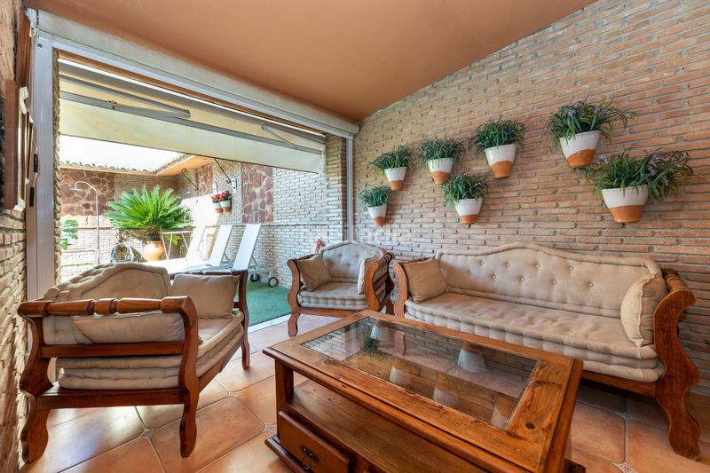 Foto aae2c2bf-5a4d-4562-b1db-d0e97778f91b. Casa adossada amb calefacció aparcament a Lancha del Genil Granada