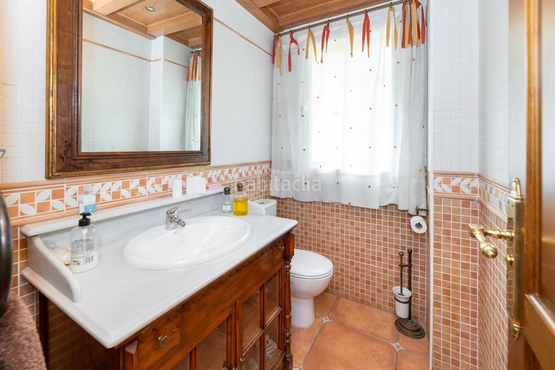 Foto ab7a9990-9d4e-47a1-a593-ec6214ffe758. Casa adossada amb calefacció aparcament a Lancha del Genil Granada