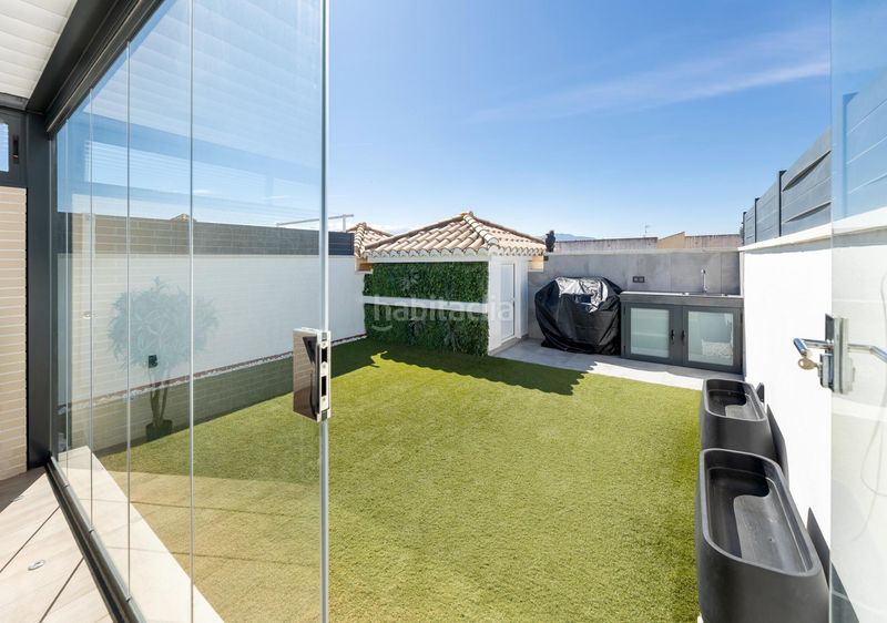 Foto fe5f6f99-17ff-4361-87ec-d95db79a945d. Àtic amb calefacció aparcament piscina a Residencial Triana - Barrio Alto Gabias (Las)
