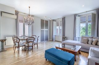Zweistöckige Wohnung in Calle Príncipe
