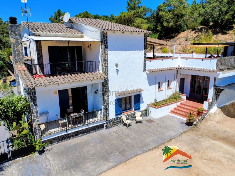 Foto 3f9d7d9d-416d-42ed-a501-94375a7b476f. Casa amb xemeneia calefacció aparcament piscina a Lloret de Mar