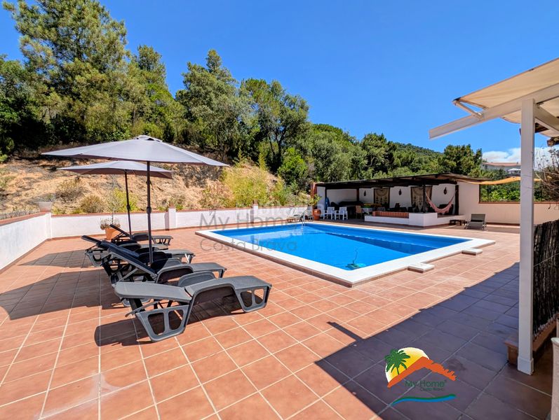 Foto b6a855e7-3d16-43b3-a4c0-6c99330ac677. Casa amb xemeneia calefacció aparcament piscina a Lloret de Mar