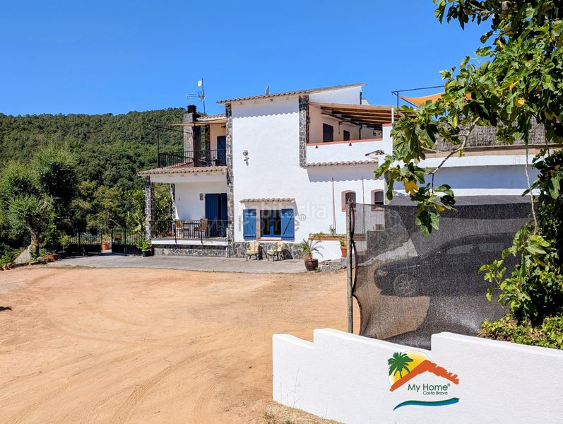 Foto ba12c0f8-c628-47d8-84be-1f0f9ad5e951. Casa amb xemeneia calefacció aparcament piscina a Lloret de Mar