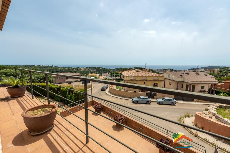 Foto 17c271d8-5ea0-4b4c-af66-fa084fa08649. Xalet amb xemeneia calefacció aparcament piscina a Lloret de Mar