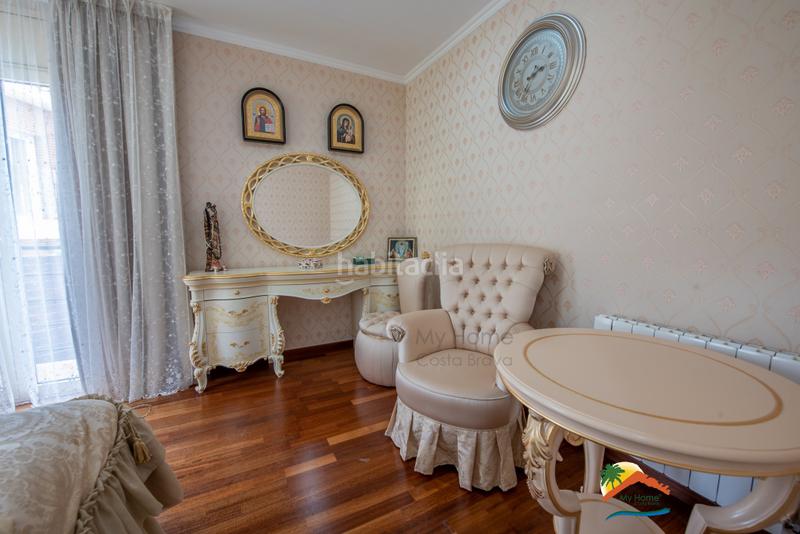 Foto 262b2a20-93ce-49cd-b672-98527dd2624f. Xalet amb xemeneia calefacció aparcament piscina a Lloret de Mar