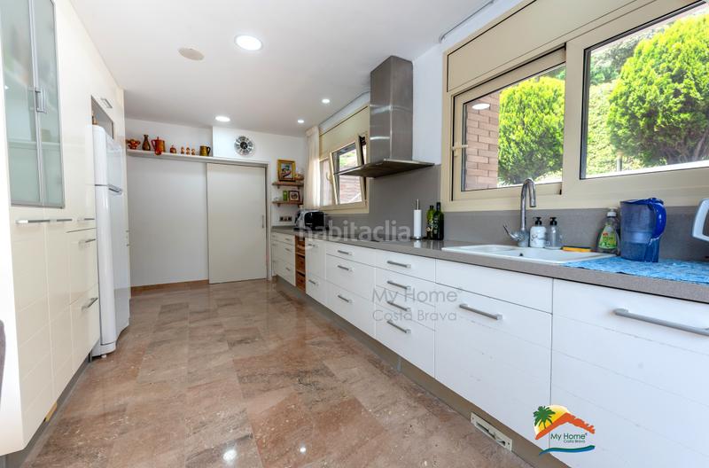 Foto 271c2ded-0270-4990-a2b1-138c416e911d. Xalet amb xemeneia calefacció aparcament piscina a Lloret de Mar