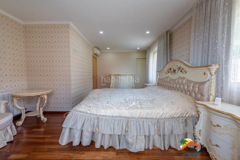 Foto 399064f9-2b38-4324-b0fe-a9fa54682345. Xalet amb xemeneia calefacció aparcament piscina a Lloret de Mar