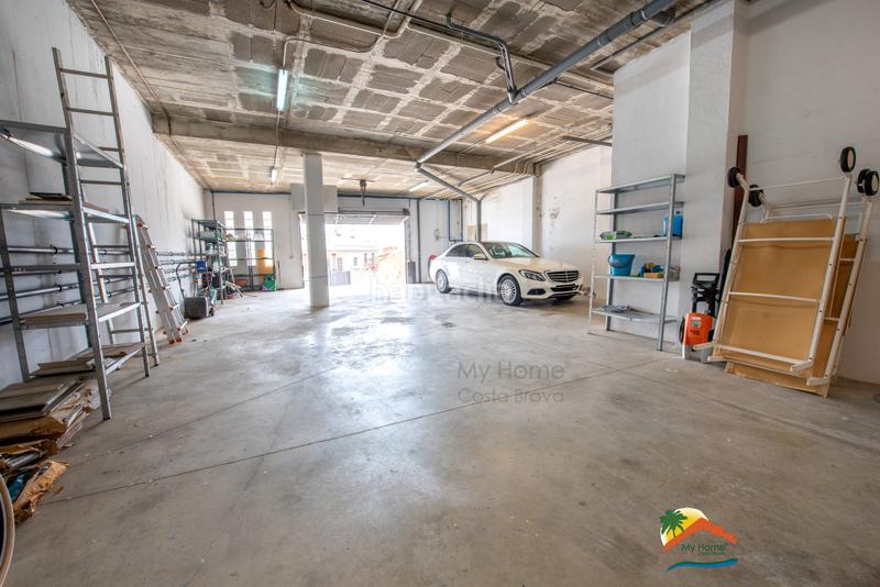 Foto 7d44881b-7f33-4bd9-8f74-62d1d2f62d97. Xalet amb xemeneia calefacció aparcament piscina a Lloret de Mar