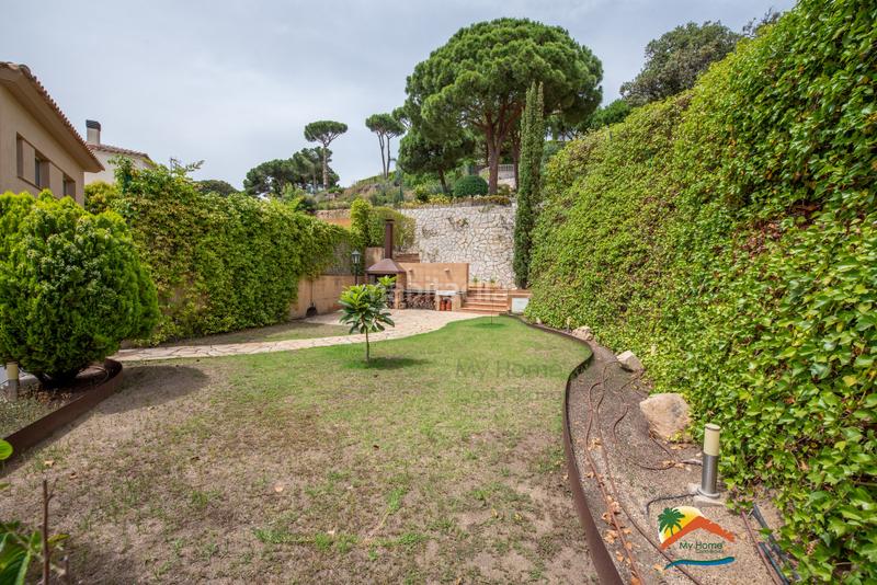 Foto c44b7d75-7721-47e5-aed7-fe013bc59ad1. Xalet amb xemeneia calefacció aparcament piscina a Lloret de Mar