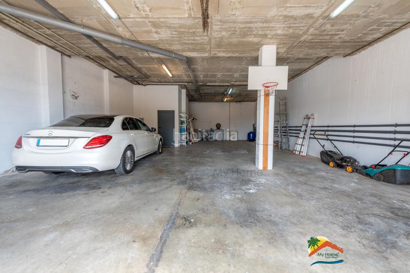 Foto ea01bef1-8e44-48d4-a31c-5b338f913c8e. Xalet amb xemeneia calefacció aparcament piscina a Lloret de Mar