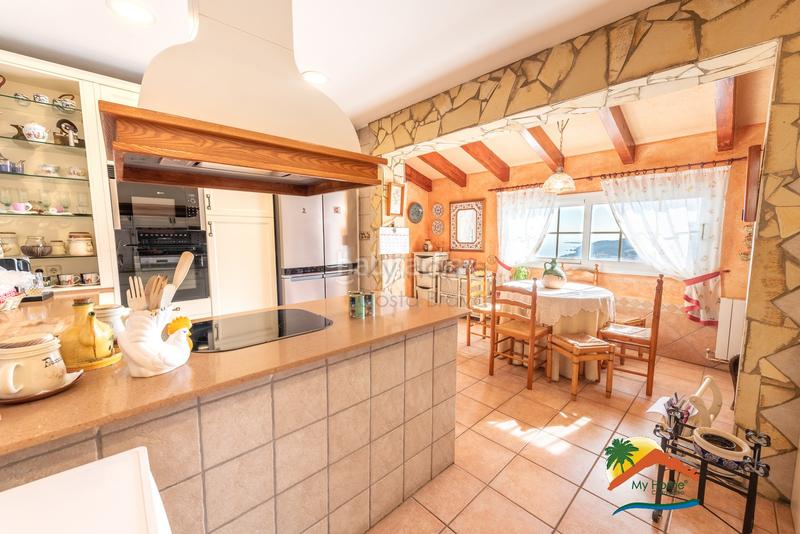 Foto 0227be8c-437c-46ea-bbe8-02c103e30517. Chalet with fireplace heating parking in Roca Grossa Lloret de Mar