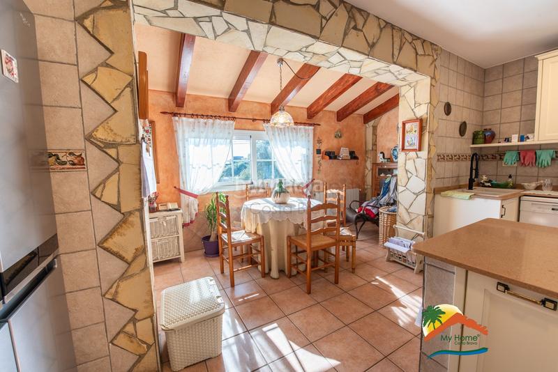 Foto 04f065cd-953e-434a-b8ee-22b302be5635. Chalet with fireplace heating parking in Roca Grossa Lloret de Mar