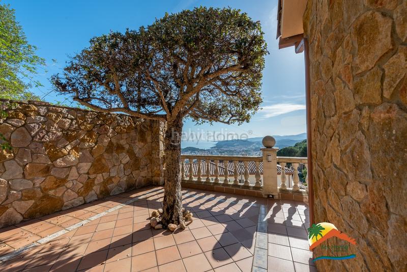 Foto 0ad564b8-d39b-46dc-84b1-d3a3d778f756. Chalet with fireplace heating parking in Roca Grossa Lloret de Mar