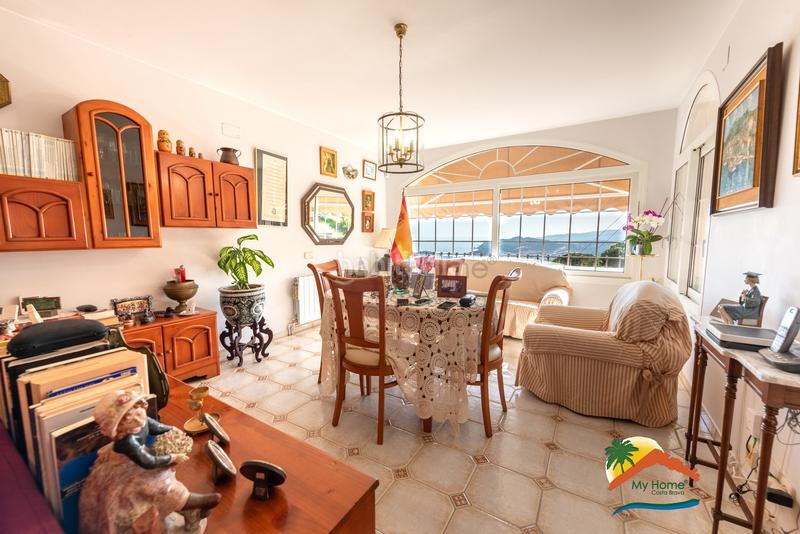 Foto 1038ebaf-34b8-485f-a195-23b027feffa1. Chalet with fireplace heating parking in Roca Grossa Lloret de Mar