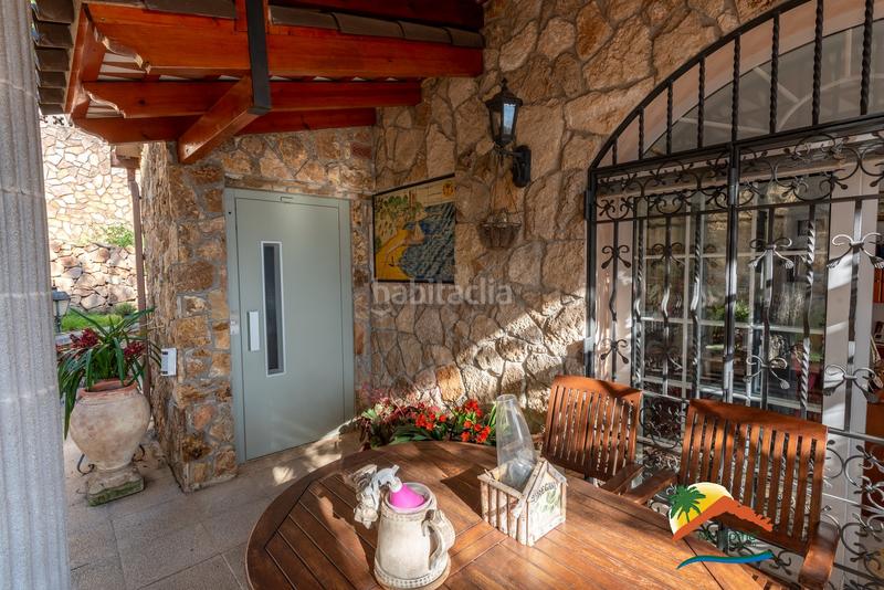 Foto 294470fe-5a06-4930-8eb0-d28a7ae70e79. Chalet with fireplace heating parking in Roca Grossa Lloret de Mar