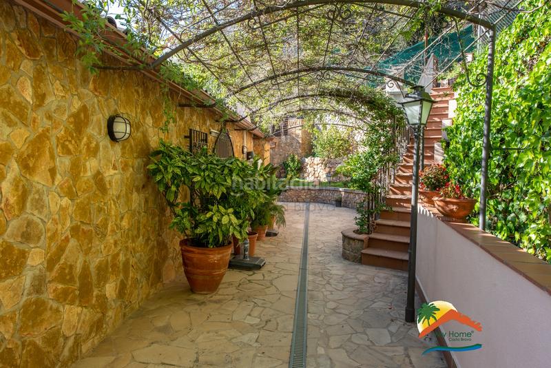 Foto 9c344e7e-85d2-4830-b81d-fe6c1ff579ff. Chalet with fireplace heating parking in Roca Grossa Lloret de Mar